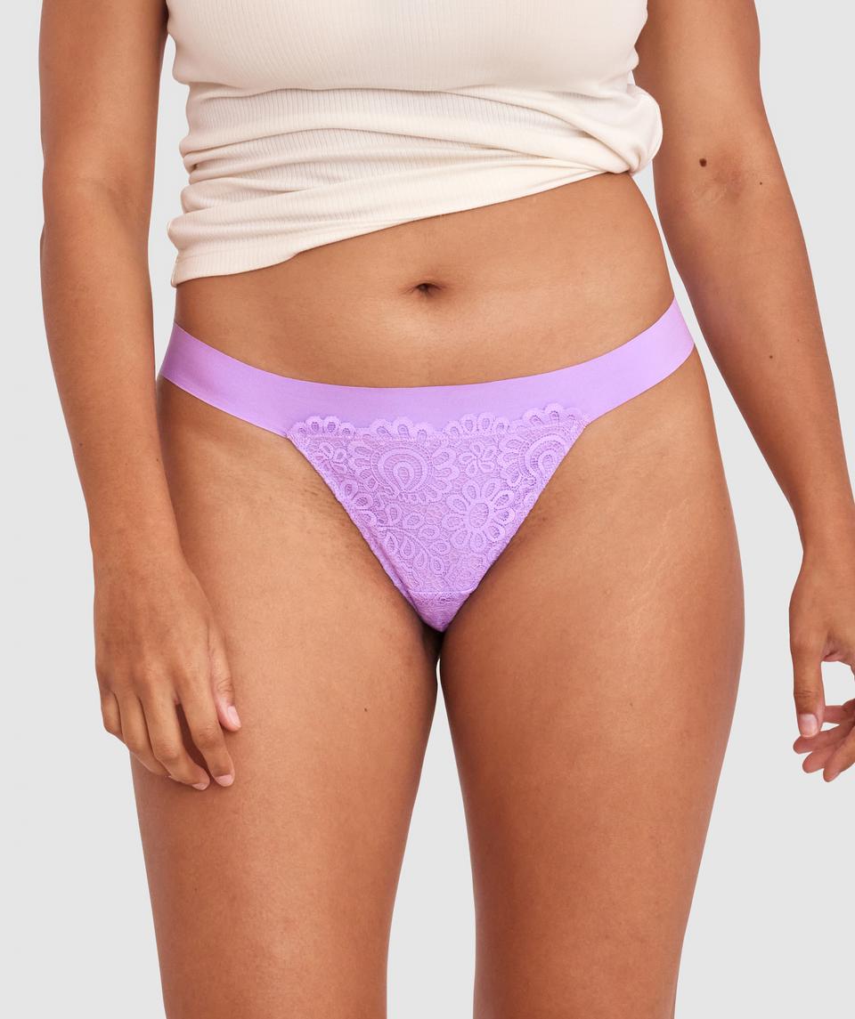 Alejandra is wearing a 12DD bra and size 12 underwear. She stands at 173cm/5'8in, with a 30" waist and 41¾" hips.