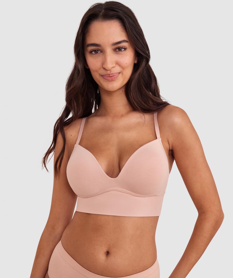Kushi is wearing a 10C/S top and 10/S bottom, with bust 79cm/31in, waist 61cm/24in, and hip 91cm/36in. She stands at 173cm/5'8in.