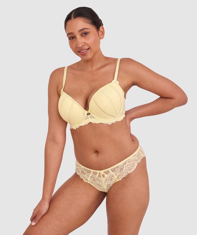 Terri-Leigh wears a size 12DD and size 12 underwear. She is a size 12 is 177cm tall with a 98cm bust and 79cm waist and 79cm hips.