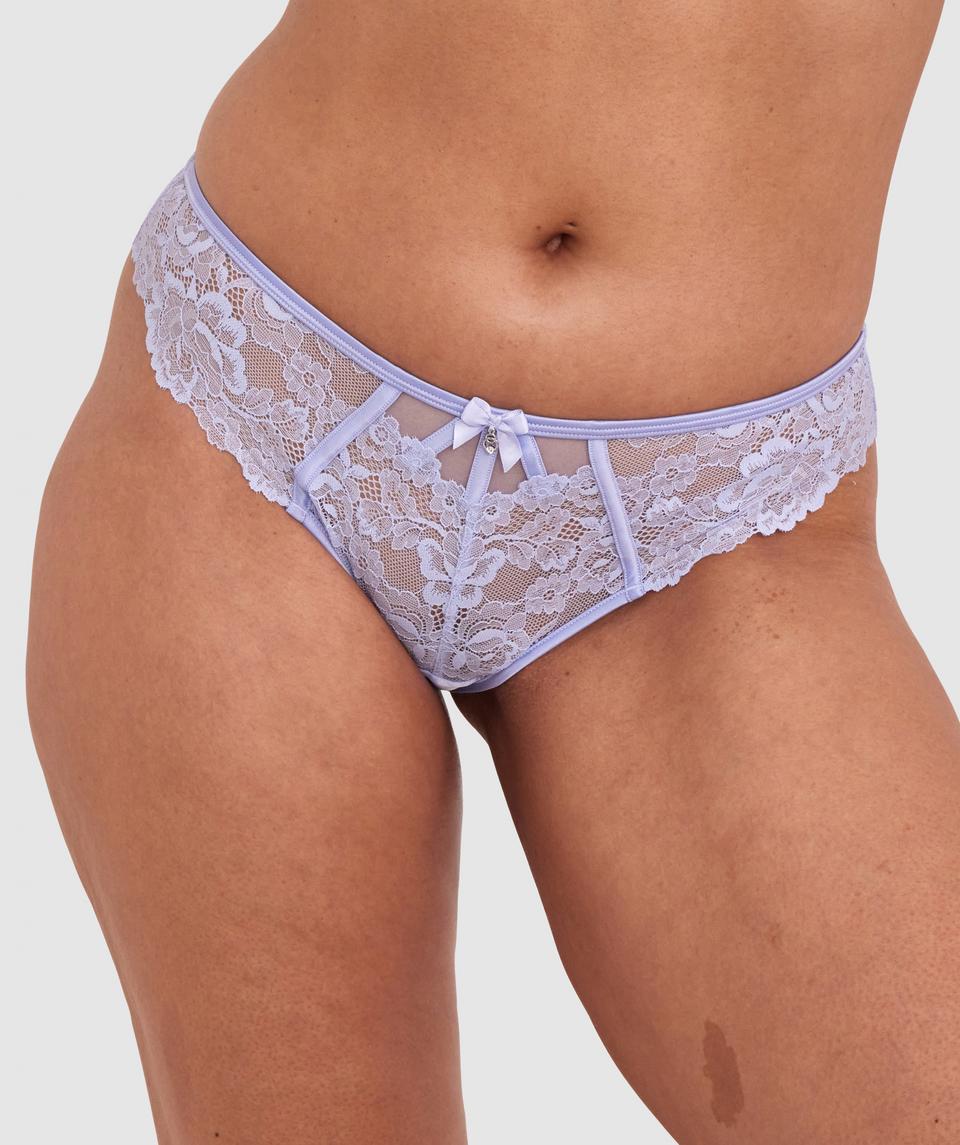 Terri-Leigh wears a size 12DD and size 12 underwear. She is a size 12 Is 177cm tall with a 98cm bust and 79cm waist and 79cm hips.