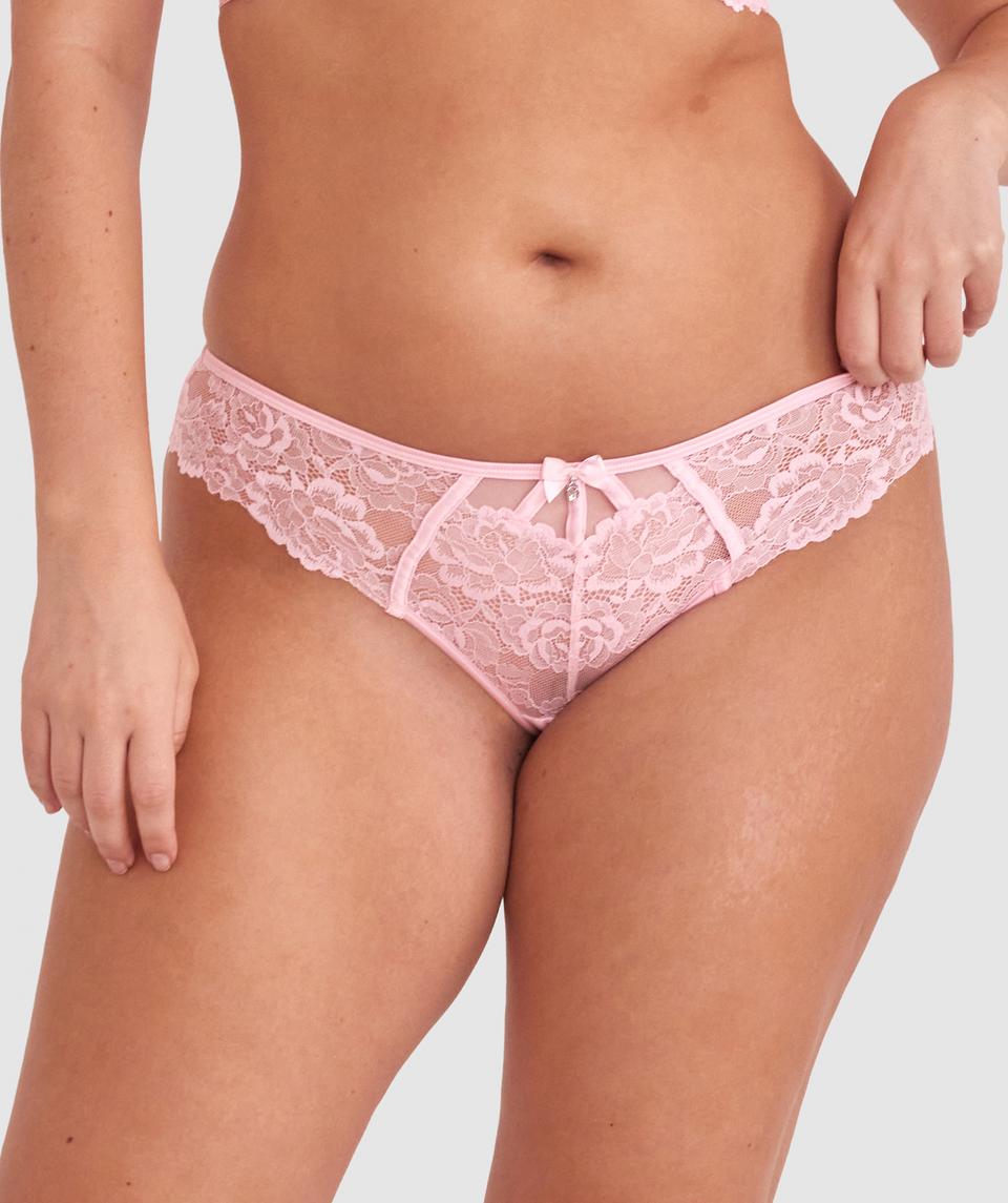 Jasmine is wearing a 12DD bra and size 12 underwear, with bust 96cm/38in, waist 77cm/30.5in, and hip 111cm/43.5in. She stands at 175cm/5'9in.