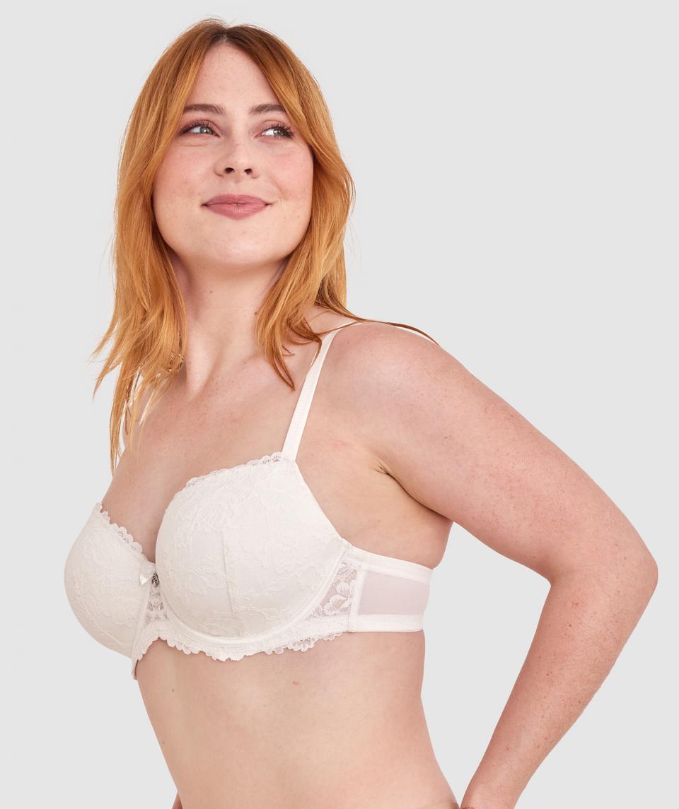 Lucy is wearing a 12DD top and 12 bottom. She stands at 165cm/5'4in.