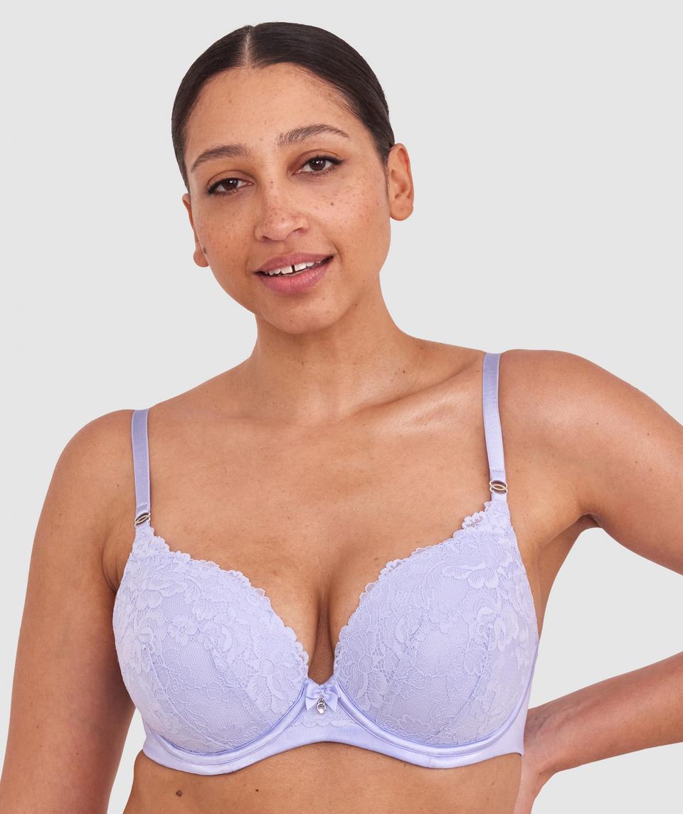 Terri-Leigh wears a size 12DD and size 12 underwear. She is a size 12 Is 177cm tall with a 98cm bust and 79cm waist and 79cm hips.