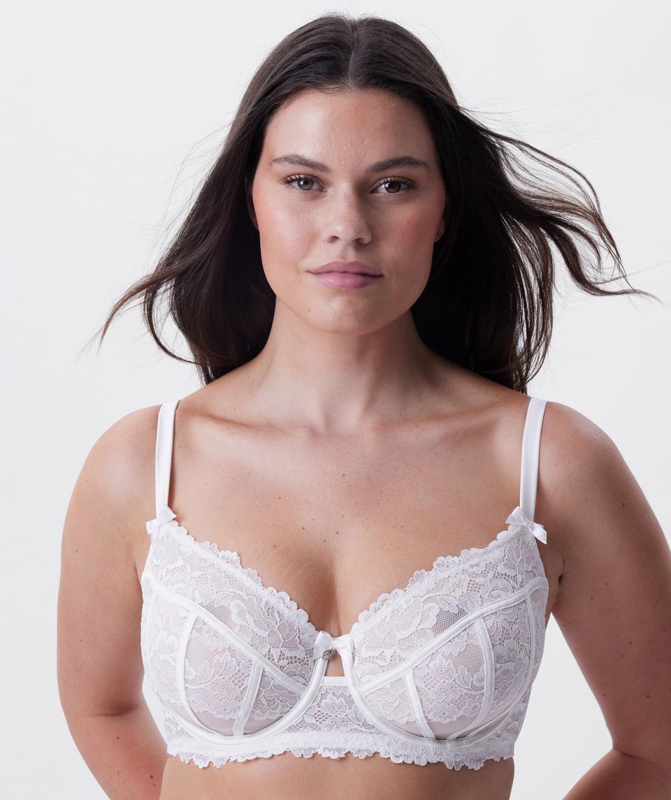 Jasmine is wearing a 12DD bra and size 12 underwear, with bust 96cm/38in, waist 77cm/30.5in, and hip 111cm/43.5in. She stands at 175cm/5'9in.
