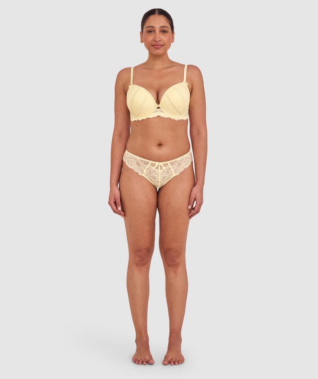 Terri-Leigh wears a size 12DD and size 12 underwear. She is a size 12 Is 177cm tall with a 98cm bust and 79cm waist and 79cm hips.