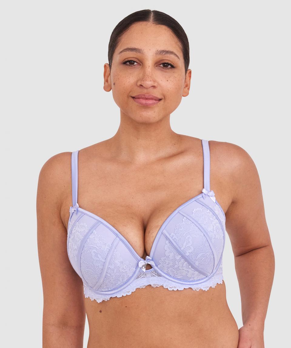 Terri-Leigh wears a size 12DD and size 12 underwear. She is a size 12 Is 177cm tall with a 98cm bust and 79cm waist and 79cm hips.