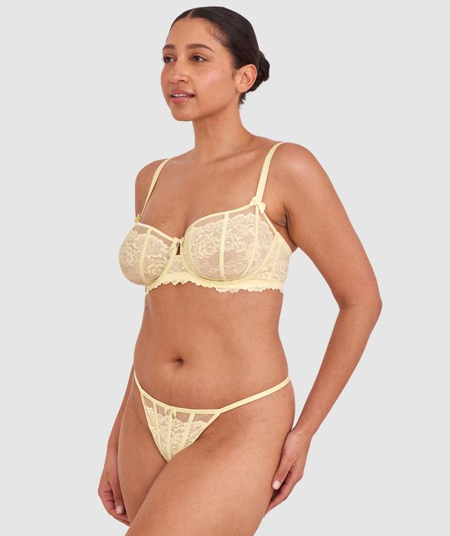 Terri-Leigh wears a size 12DD and size 12 underwear. She is a size 12 Is 177cm tall with a 98cm bust and 79cm waist and 79cm hips.