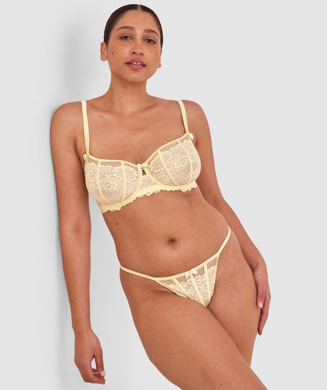 Terri-Leigh wears a size 12DD and size 12 underwear. She is a size 12 is 177cm tall with a 98cm bust and 79cm waist and 79cm hips.