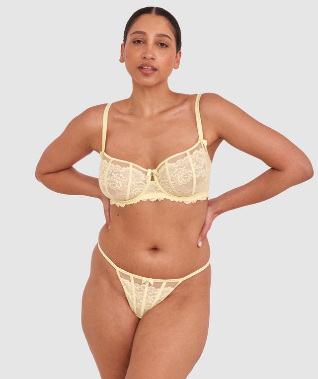 Terri-Leigh wears a size 12DD and size 12 underwear. She is a size 12 is 177cm tall with a 98cm bust and 79cm waist and 79cm hips.