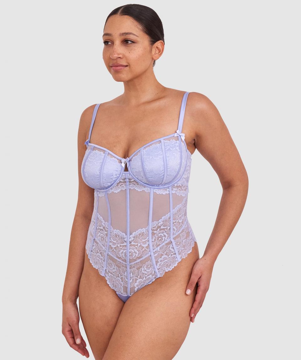 Terri-Leigh wears a size 12DD and size 12 underwear. She is a size 12 Is 177cm tall with a 98cm bust and 79cm waist and 79cm hips.