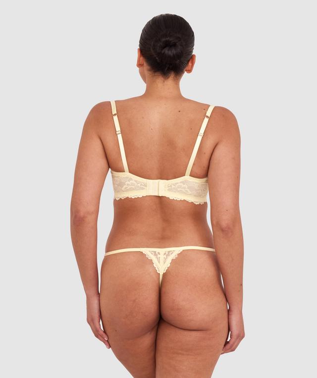 Terri-Leigh wears a size 12DD and size 12 underwear. She is a size 12 Is 177cm tall with a 98cm bust and 79cm waist and 79cm hips.