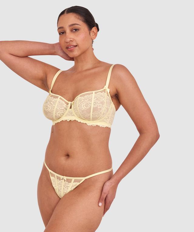 Terri-Leigh wears a size 12DD and size 12 underwear. She is a size 12 Is 177cm tall with a 98cm bust and 79cm waist and 79cm hips.