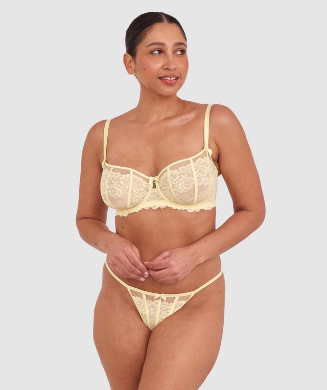 Terri-Leigh wears a size 12DD and size 12 underwear. She is a size 12 Is 177cm tall with a 98cm bust and 79cm waist and 79cm hips.