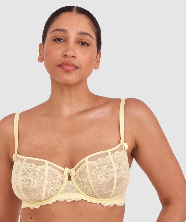 Terri-Leigh wears a size 12DD and size 12 underwear. She is a size 12 is 177cm tall with a 98cm bust and 79cm waist and 79cm hips.