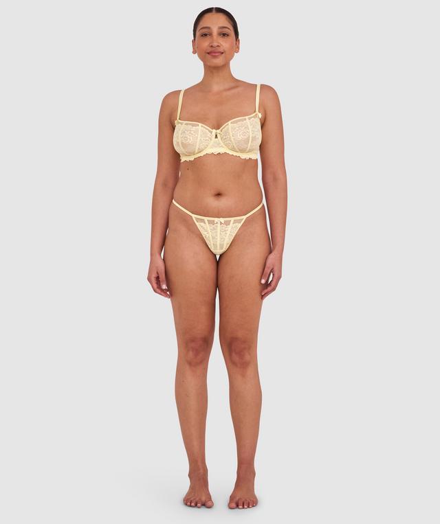 Terri-Leigh wears a size 12DD and size 12 underwear. She is a size 12 is 177cm tall with a 98cm bust and 79cm waist and 79cm hips.