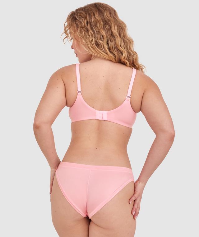 Tay G wears a size 12DD bra and size 12 underwear. She is 161cm tall and has measurements of 92cm bust a 71cm waist and 101cm hips.