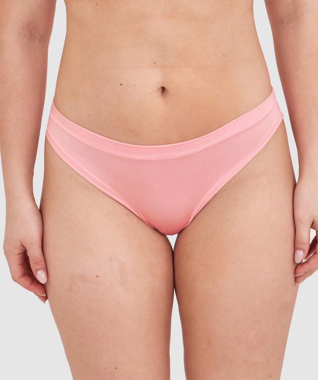 Tay G wears a size 12DD bra and size 12 underwear. She is 161cm tall and has measurements of 92cm bust, a 71cm waist and 101cm hips.