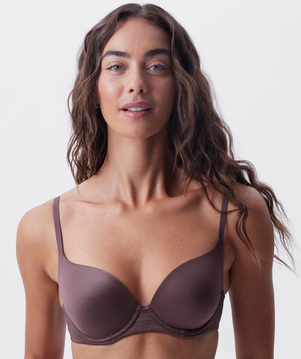 Tash is wearing a 10BC bra and 10 underwear, with bust 81cm/32in, waist 66cm/26in, and hip 94cm/37in. She stands at 173cm/5'8in.