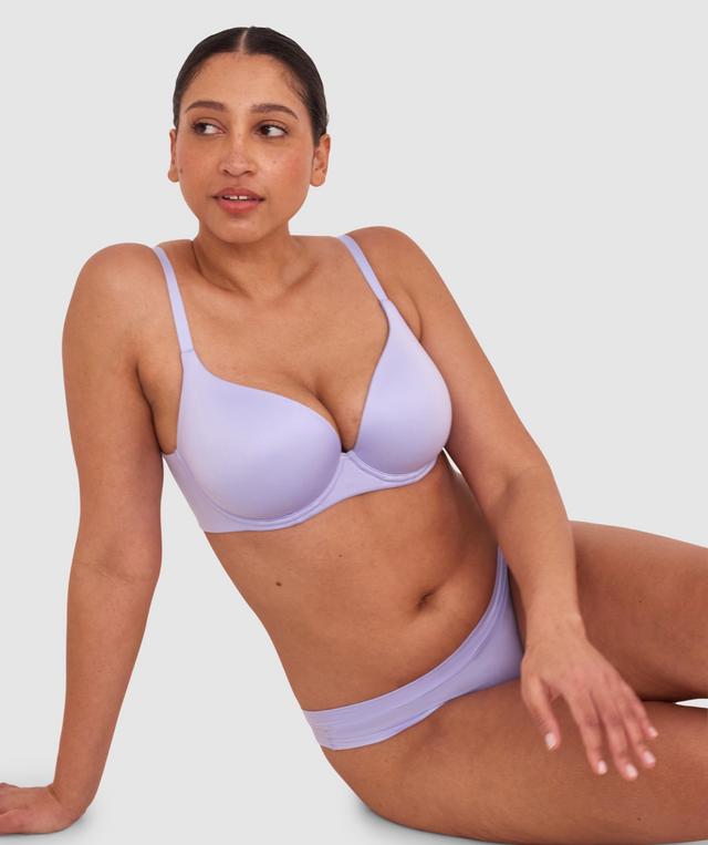 Terri-Leigh wears a size 12DD and size 12 underwear. She is a size 12 Is 177cm tall with a 98cm bust and 79cm waist and 79cm hips.