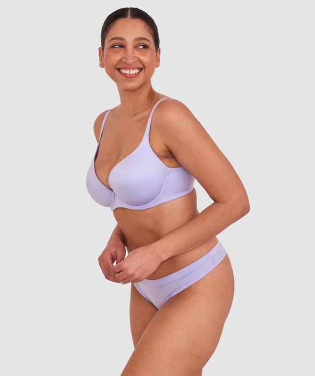 Terri-Leigh wears a size 12DD and size 12 underwear. She is a size 12 Is 177cm tall with a 98cm bust and 79cm waist and 79cm hips.