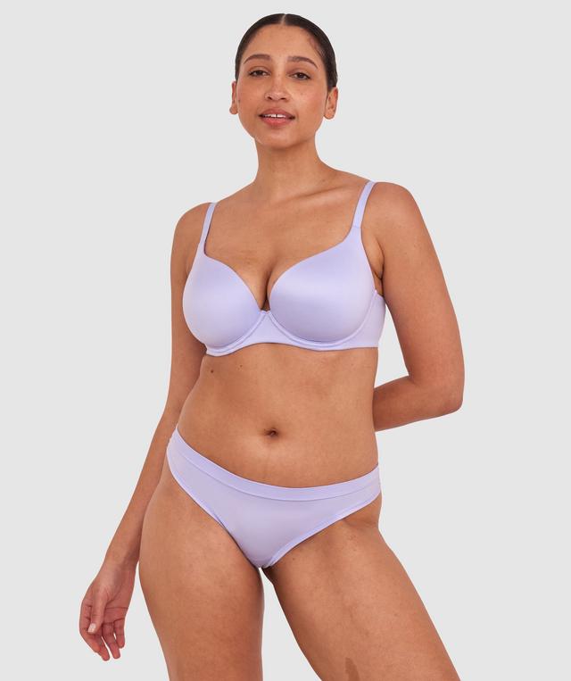 Terri-Leigh wears a size 12DD and size 12 underwear. She is a size 12 Is 177cm tall with a 98cm bust and 79cm waist and 79cm hips.