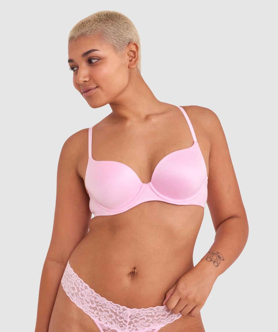 Sarah is wearing a 10B/C top and 10 bottom, with bust 85cm/33.5in, waist 66cm/26in, and hip 99cm/39in. She stands at 174cm/5'7in.
