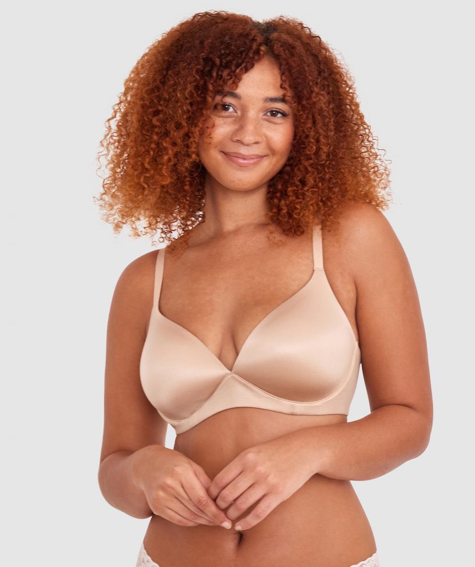 Zara is wearing a 12DD top and 12 bottom, with bust 89cm/35in, waist 71cm/28in, and hip 102cm/40in. She stands at 180cm/5'11in.