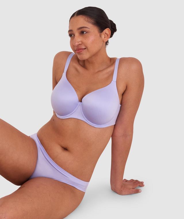 Terri-Leigh wears a size 12DD and size 12 underwear. She is a size 12 Is 177cm tall with a 98cm bust and 79cm waist and 79cm hips.