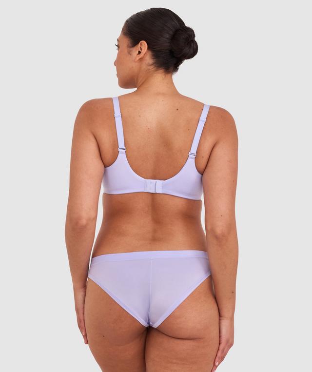 Terri-Leigh wears a size 12DD and size 12 underwear. She is a size 12 Is 177cm tall with a 98cm bust and 79cm waist and 79cm hips.