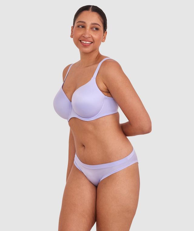 Terri-Leigh wears a size 12DD and size 12 underwear. She is a size 12 Is 177cm tall with a 98cm bust and 79cm waist and 79cm hips.