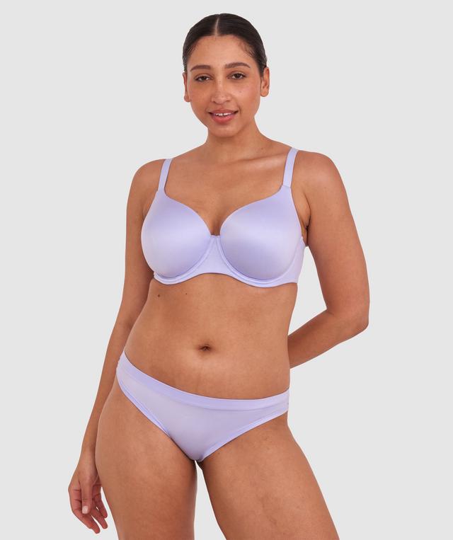 Terri-Leigh wears a size 12DD and size 12 underwear. She is a size 12 Is 177cm tall with a 98cm bust and 79cm waist and 79cm hips.