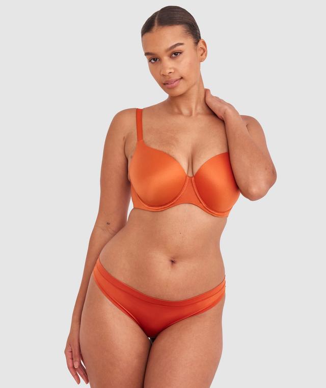 Shimma is wearing a 12 DD top and 12 bottom with bust 94cm/37in waist 70cm/27 1/2in and hip 107cm/42in. She stands at 175cm/5'9in.