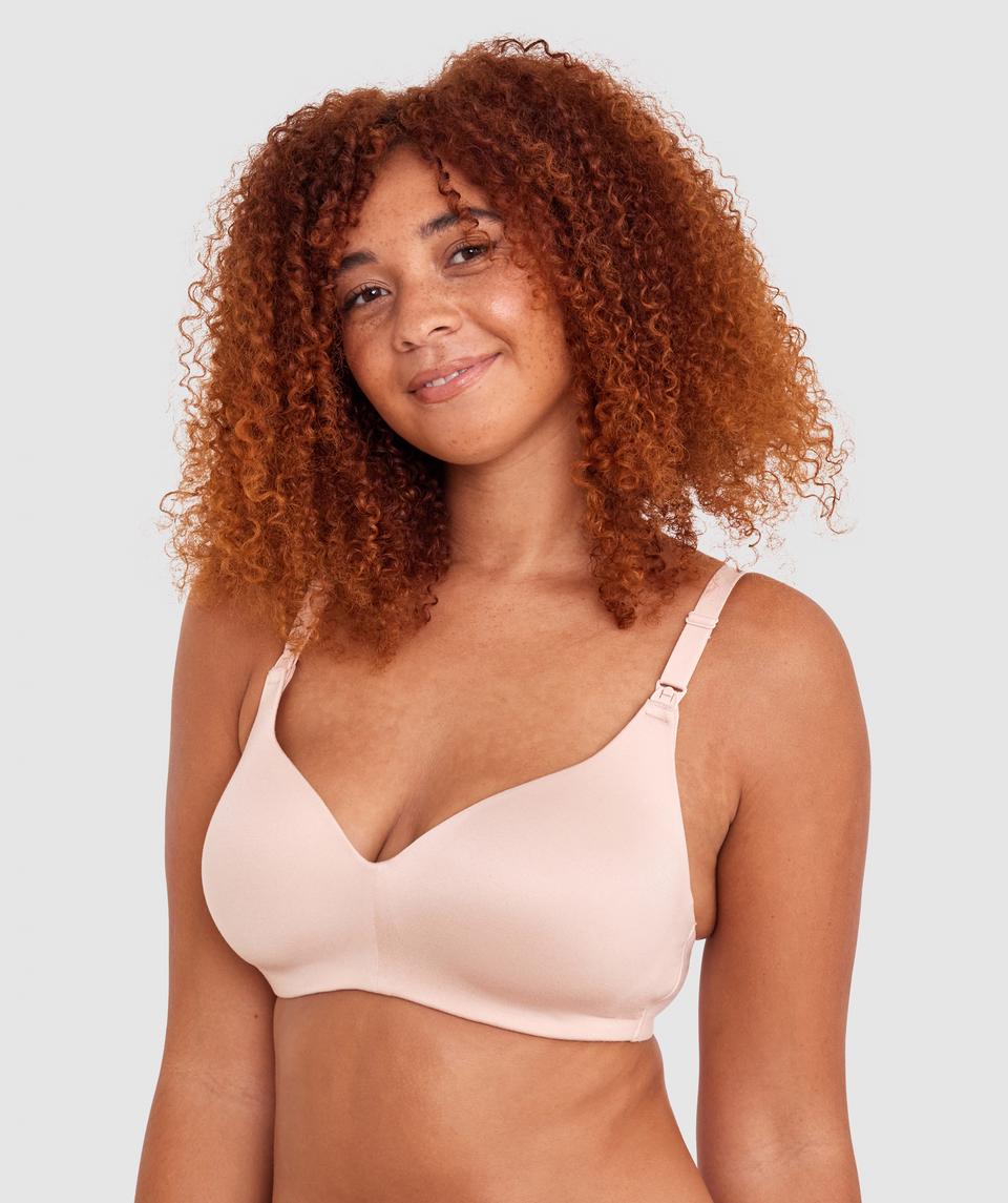 Zara is wearing a 12DD top and 12 bottom, with bust 89cm/35in, waist 71cm/28in, and hip 102cm/40in. She stands at 180cm/5'11in.