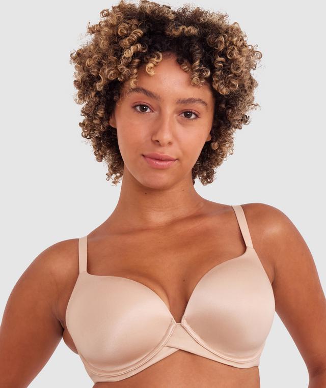 Lucy is wearing a 12DD top and 12 bottom. She stands at 165cm/5'4in.