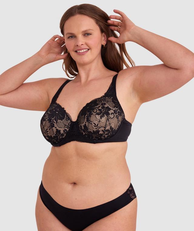 Jesikah is wearing a 16DD/XL top and 16/XL bottom, with bust 97cm/38in, waist 82cm/32in, and hip 111cm/44in. She stands at 173cm/5'8in.