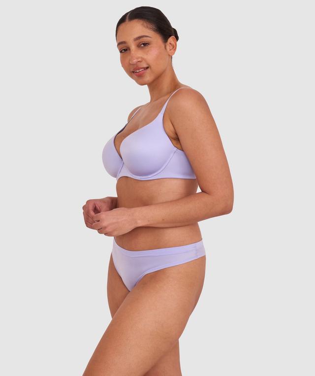 Terri-Leigh wears a size 12DD and size 12 underwear. She is a size 12 Is 177cm tall with a 98cm bust and 79cm waist and 79cm hips.