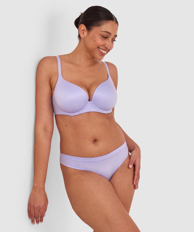 Terri-Leigh wears a size 12DD and size 12 underwear. She is a size 12 is 177cm tall with a 98cm bust and 79cm waist and 79cm hips.