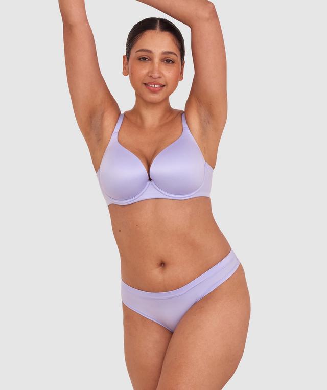 Terri-Leigh wears a size 12DD and size 12 underwear. She is a size 12 is 177cm tall with a 98cm bust and 79cm waist and 79cm hips.