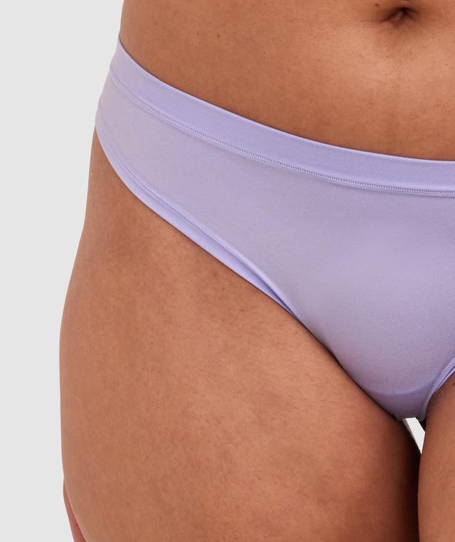 Terri-Leigh wears a size 12DD and size 12 underwear. She is a size 12 is 177cm tall with a 98cm bust and 79cm waist and 79cm hips.