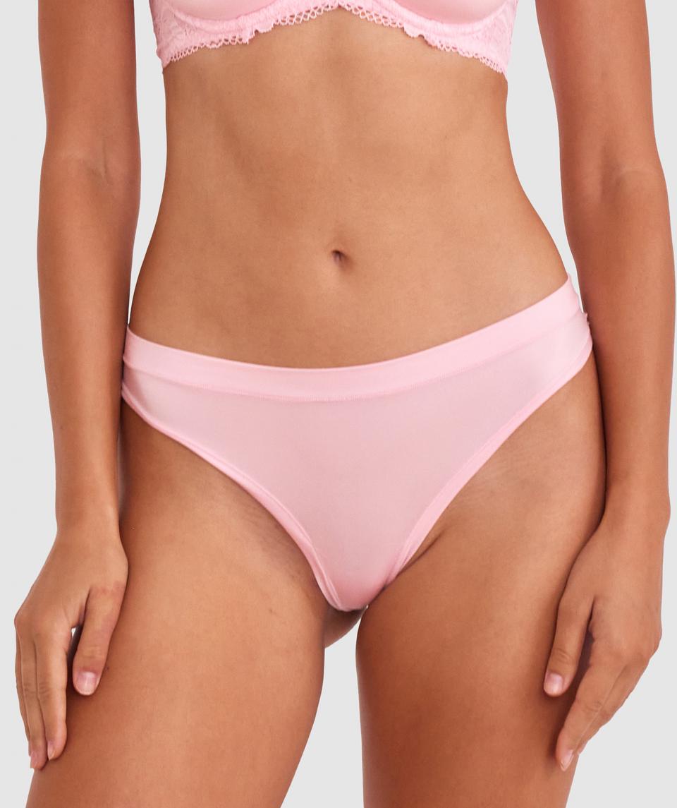 Tamara is wearing a 10B/C top and 10 bottom with bust 82cm waist 64cm and hip 88cm. She stands at 173cm/5'6in.