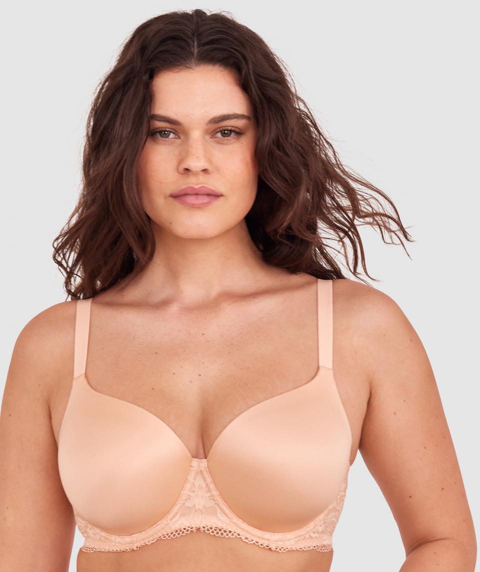 Jasmine is wearing a 12DD bra and size 12 underwear, with bust 96cm/38in, waist 77cm/30.5in, and hip 111cm/43.5in. She stands at 175cm/5'9in.