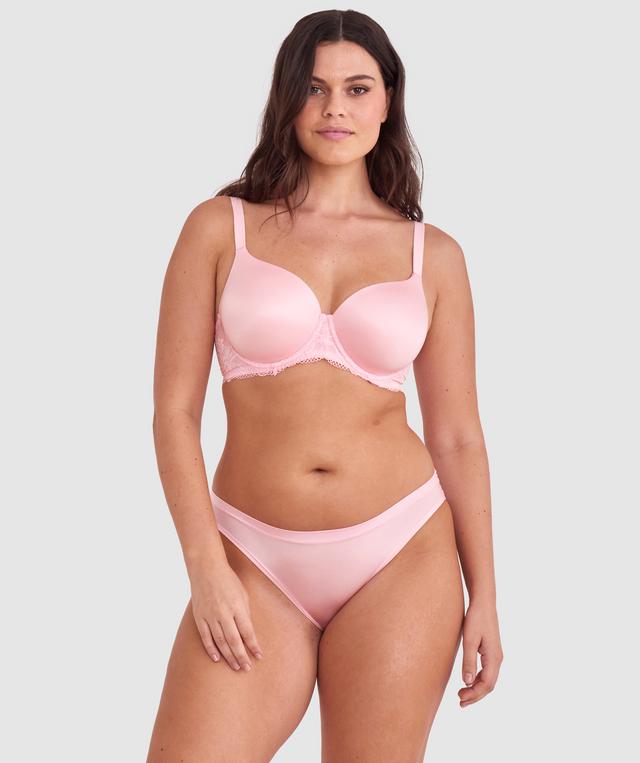 Jasmine is wearing a 12DD top and 12 bottom. She stands at 175cmcm/5'9in.