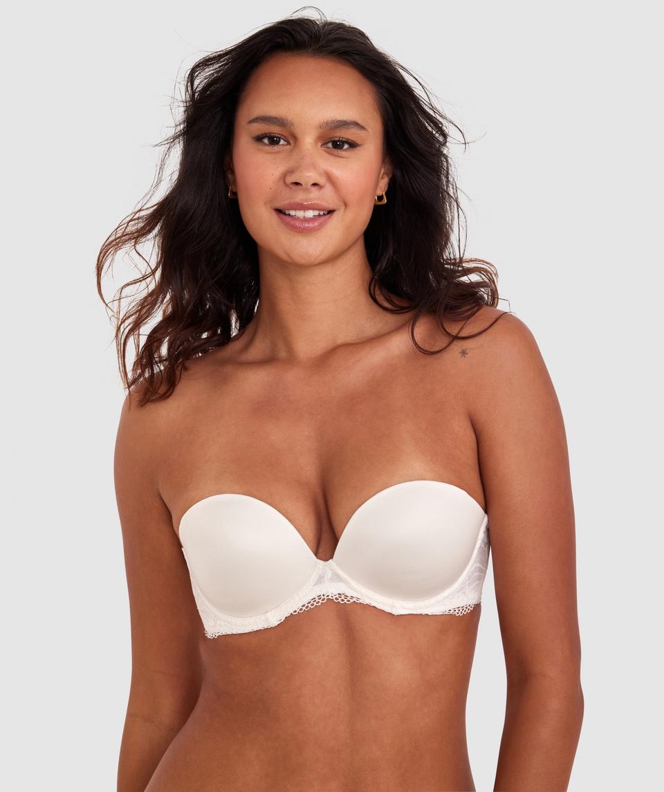 Channelle is wearing a 10BC bra and 10 underwear, with bust 84cm/33in, waist 70cm/27.5in, and hip 100cm/39.5in. She stands at 183cm/6'0in.