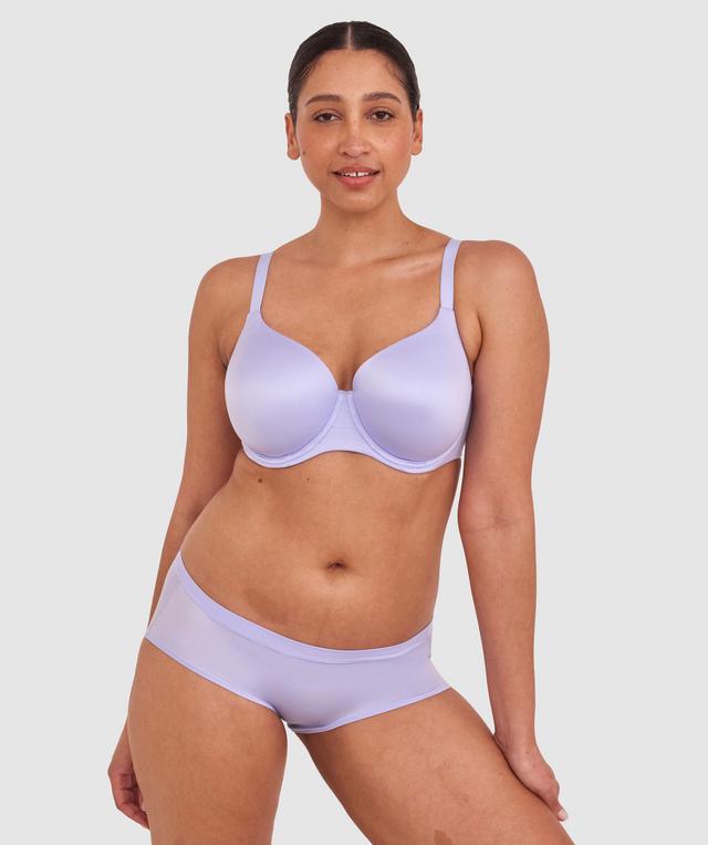 Terri-Leigh wears a size 12DD and size 12 underwear. She is a size 12 Is 177cm tall with a 98cm bust and 79cm waist and 79cm hips.