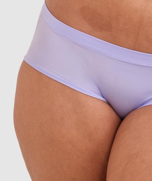 Terri-Leigh wears a size 12DD and size 12 underwear. She is a size 12 Is 177cm tall with a 98cm bust and 79cm waist and 79cm hips.