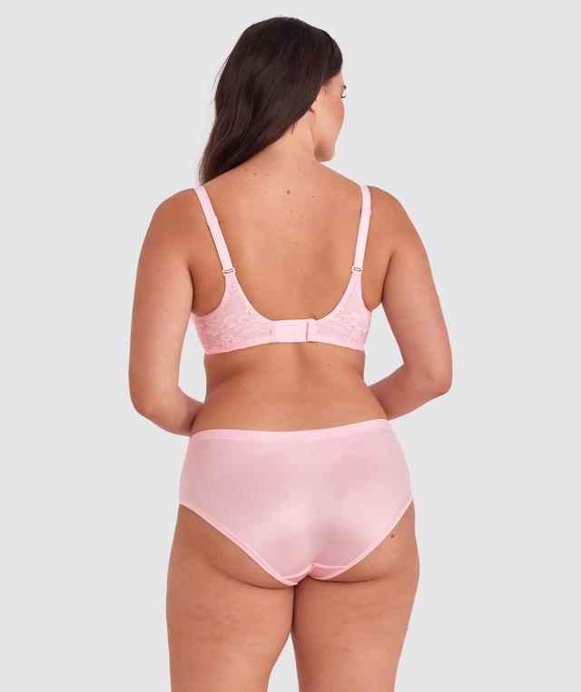 Jasmine is wearing a 12DD top and 12 bottom. She stands at 175cmcm/5'9in.