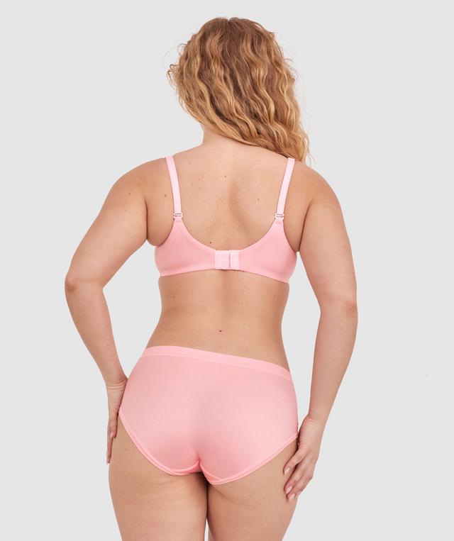 Tay G wears a size 12DD bra and size 12 underwear. She is 161cm tall and has measurements of 92cm bust a 71cm waist and 101cm hips.