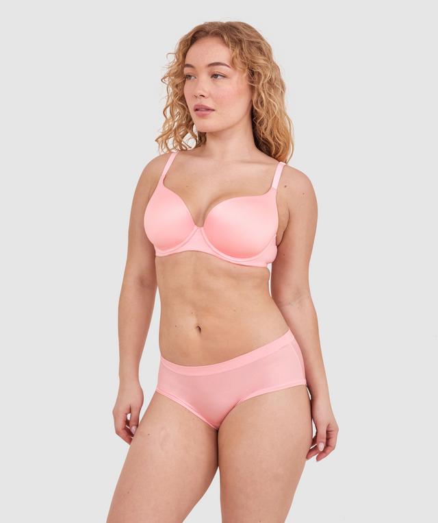 Tay G wears a size 12DD bra and size 12 underwear. She is 161cm tall and has measurements of 92cm bust a 71cm waist and 101cm hips.
