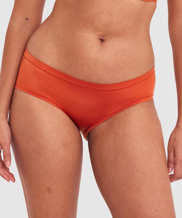 Shimma is wearing a 12 DD top and 12 bottom with bust 94cm/37in waist 70cm/27 1/2in and hip 107cm/42in. She stands at 175cm/5'9in.