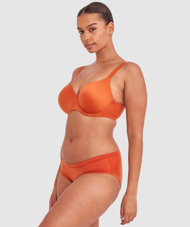 Shimma is wearing a 12 DD top and 12 bottom with bust 94cm/37in waist 70cm/27 1/2in and hip 107cm/42in. She stands at 175cm/5'9in.